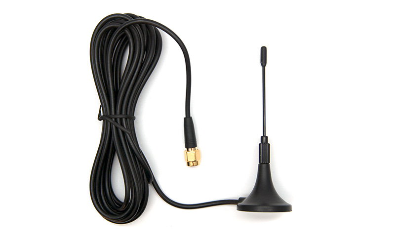 Performance antenna magnetic foot